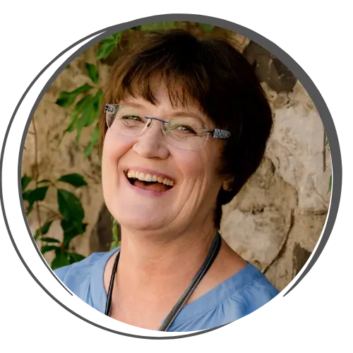 Gerlinde Reichardt blickt in die Kamera